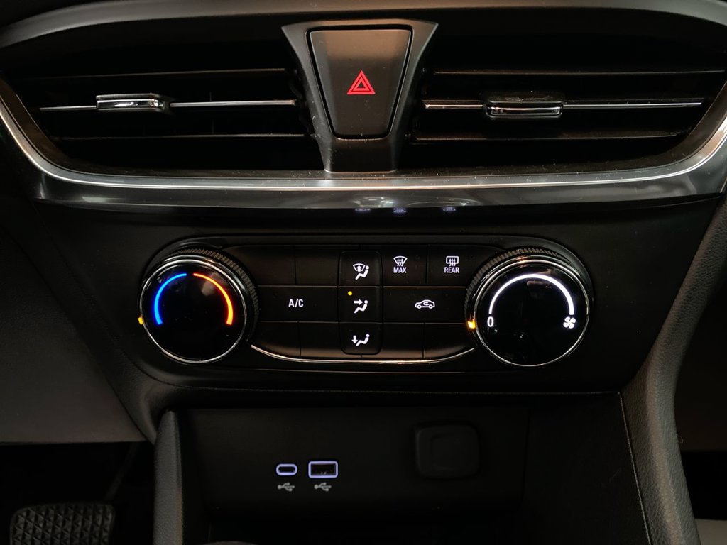 Used 2024 Buick Encore GX Preferred FWD image 18