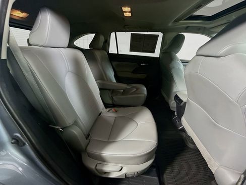 Certified 2021 Toyota Highlander XLE AWD/4WD image 28