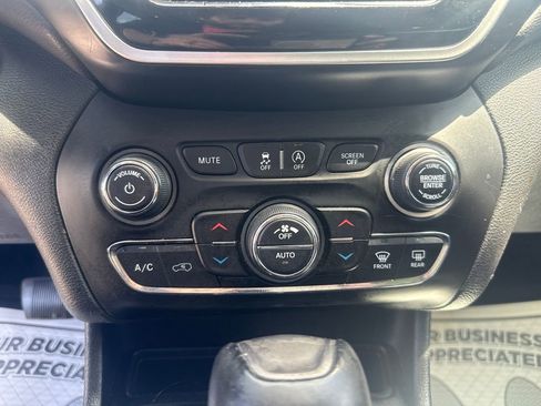Used 2019 Jeep Cherokee Limited AWD/4WD image 19