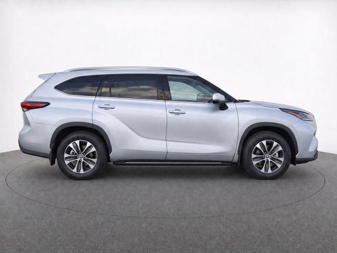 Used 2023 Toyota Highlander XLE FWD image 8