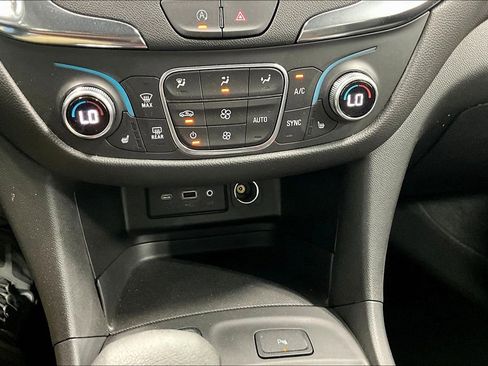 Used 2024 Chevrolet Equinox LT image 31