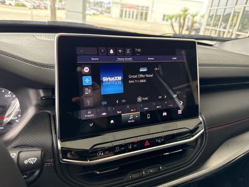 Used 2025 Jeep Compass Trailhawk image 22