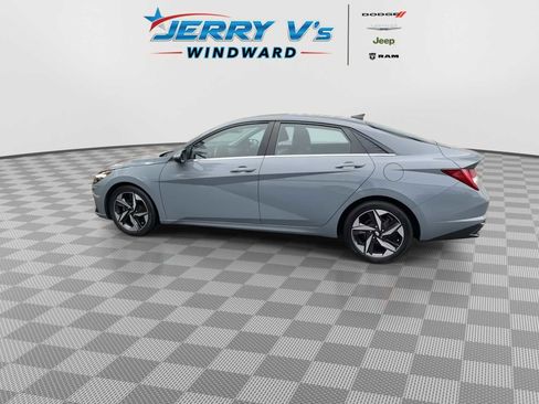 Used 2023 Hyundai Elantra Limited image 5