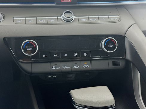 Used 2024 Hyundai Elantra SEL FWD image 24