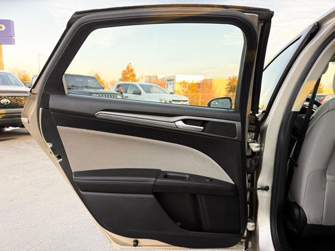 Used 2018 Ford Fusion S image 15