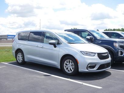 Used 2023 Chrysler Pacifica Touring-L