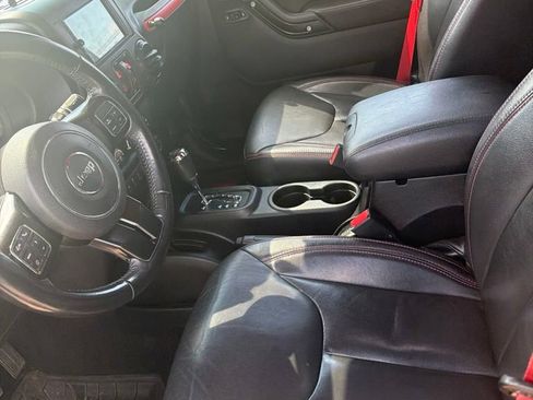 Used 2017 Jeep Wrangler Unlimited Rubicon AWD/4WD image 12