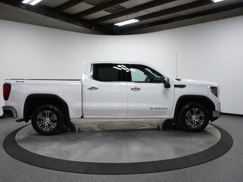 Used 2025 GMC Sierra 1500 SLT image 9