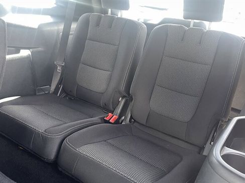 Used 2019 Ford Explorer XLT image 10