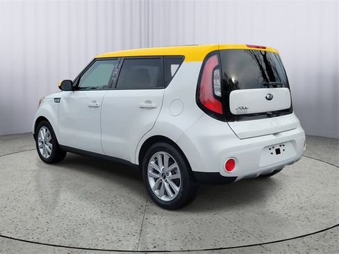Used 2019 Kia Soul + image 3