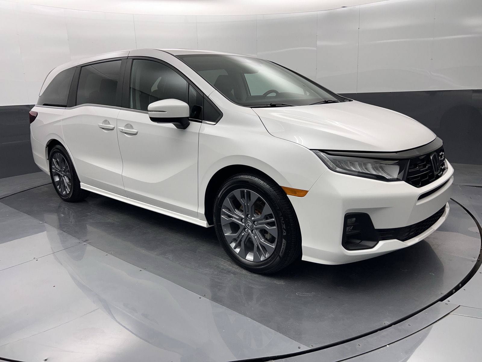 Certified 2026 Honda Odyssey Touring image 9