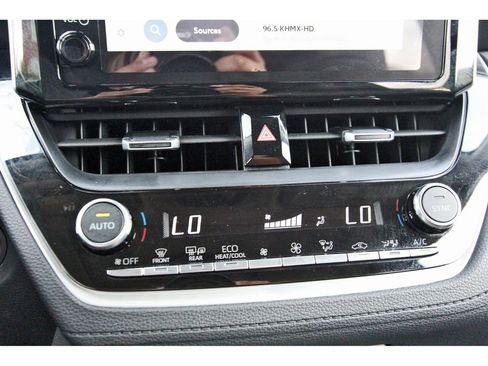 Used 2024 Toyota Corolla Cross XLE image 27