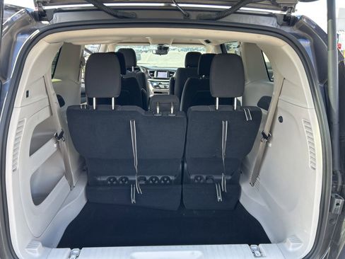 Used 2023 Chrysler Voyager LX image 13