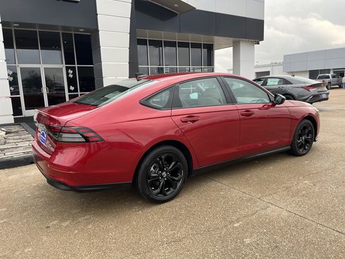 Used 2025 Honda Accord SE image 3