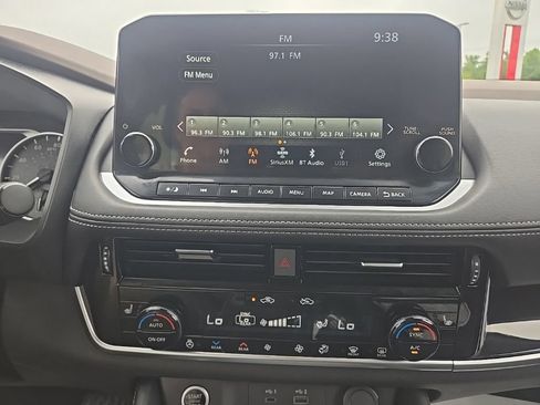 Used 2023 Nissan Rogue SL AWD/4WD image 18