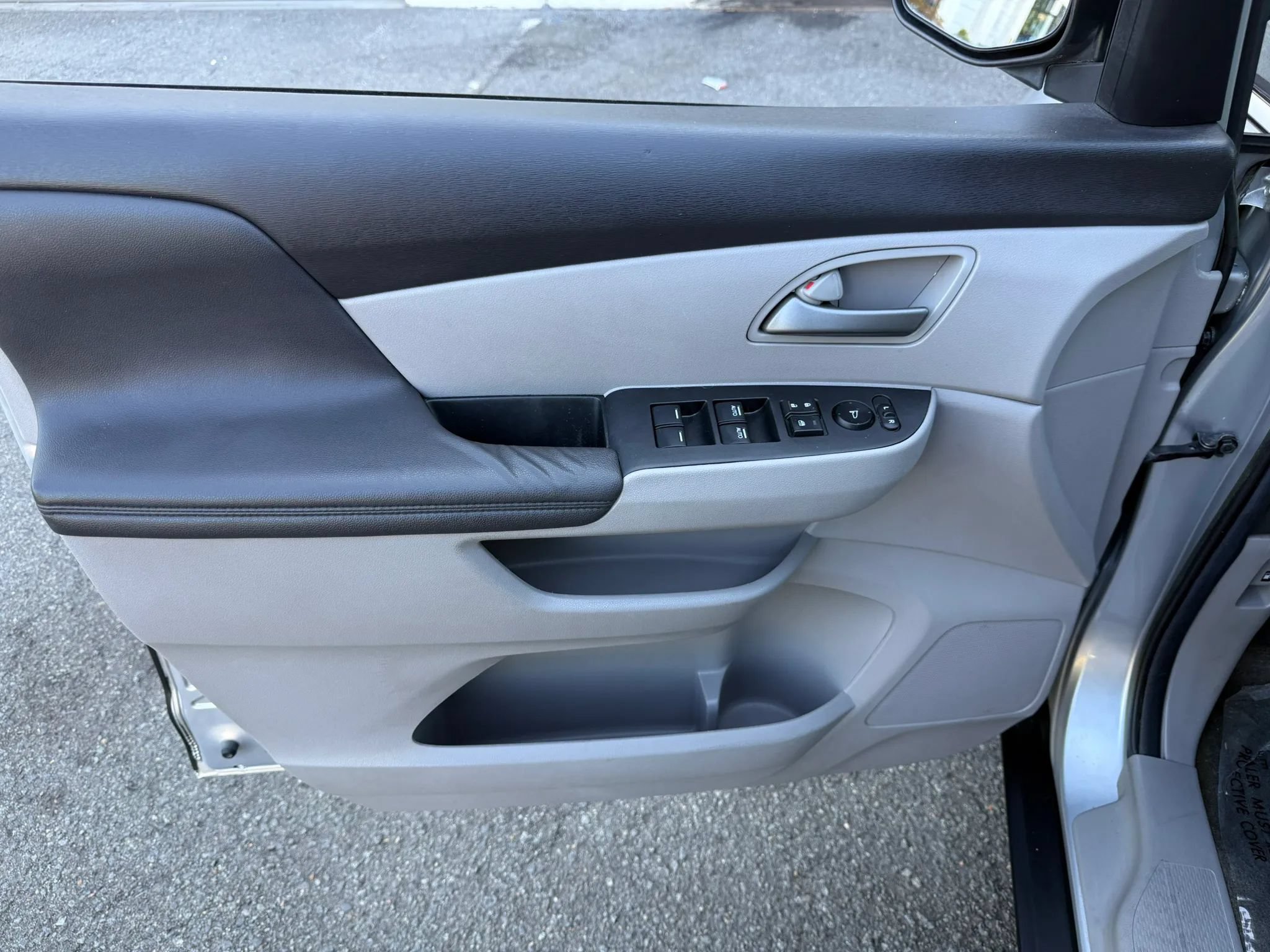 Used 2012 Honda Odyssey LX image 17