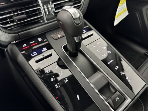 Certified 2025 Porsche Macan image 22