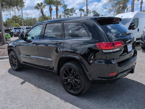 Used 2022 Jeep Grand Cherokee Laredo X AWD/4WD image 7