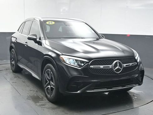 Used 2025 Mercedes-Benz GLC 300 image 2