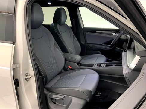 New 2026 Volkswagen Tiguan SE R-Line image 9