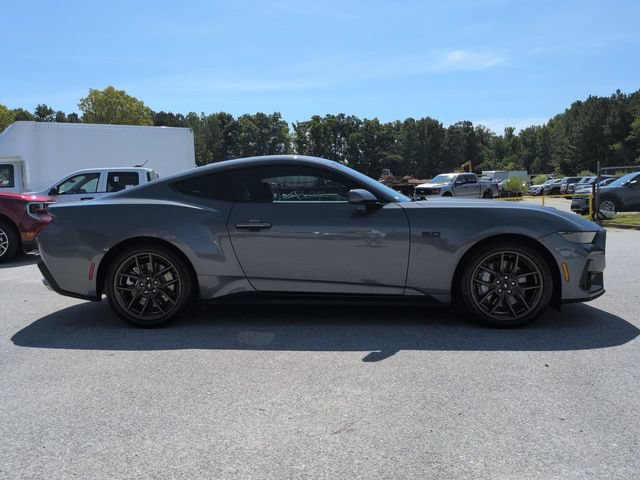 Used 2025 Ford Mustang GT Premium RWD image 3