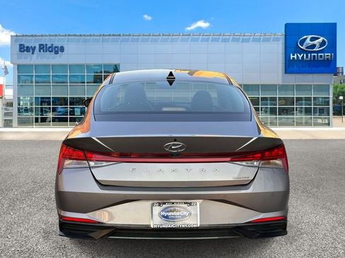 Used 2023 Hyundai Elantra Limited FWD image 5