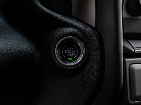 Used 2025 GMC Sierra 1500 Pro w/ Convenience Package image 18