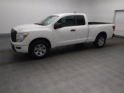 Used 2022 Nissan Titan S image 2