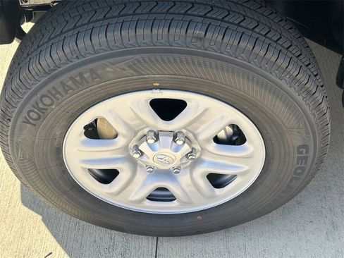 New 2026 Toyota Tundra SR image 9