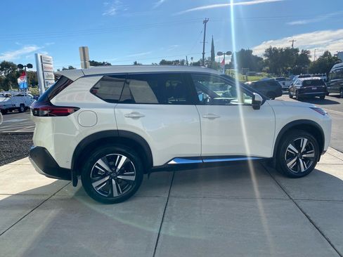 Used 2023 Nissan Rogue Platinum w/ Platinum Premium Package image 9