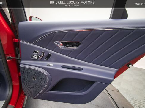 Used 2024 Bentley Flying Spur V8 AWD/4WD image 44