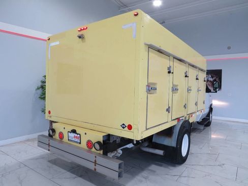 Used 2019 Ford E-450 and Econoline 450 Super Duty w/ Power Windows & Locks Group image 3