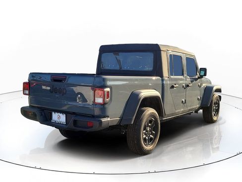 Used 2025 Jeep Gladiator Sport AWD/4WD image 4