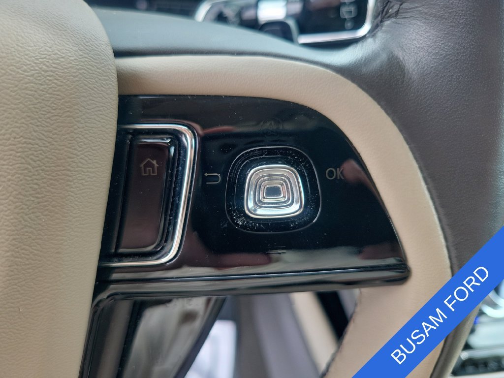 Used 2022 Lincoln Corsair AWD w/ Premium Package image 16
