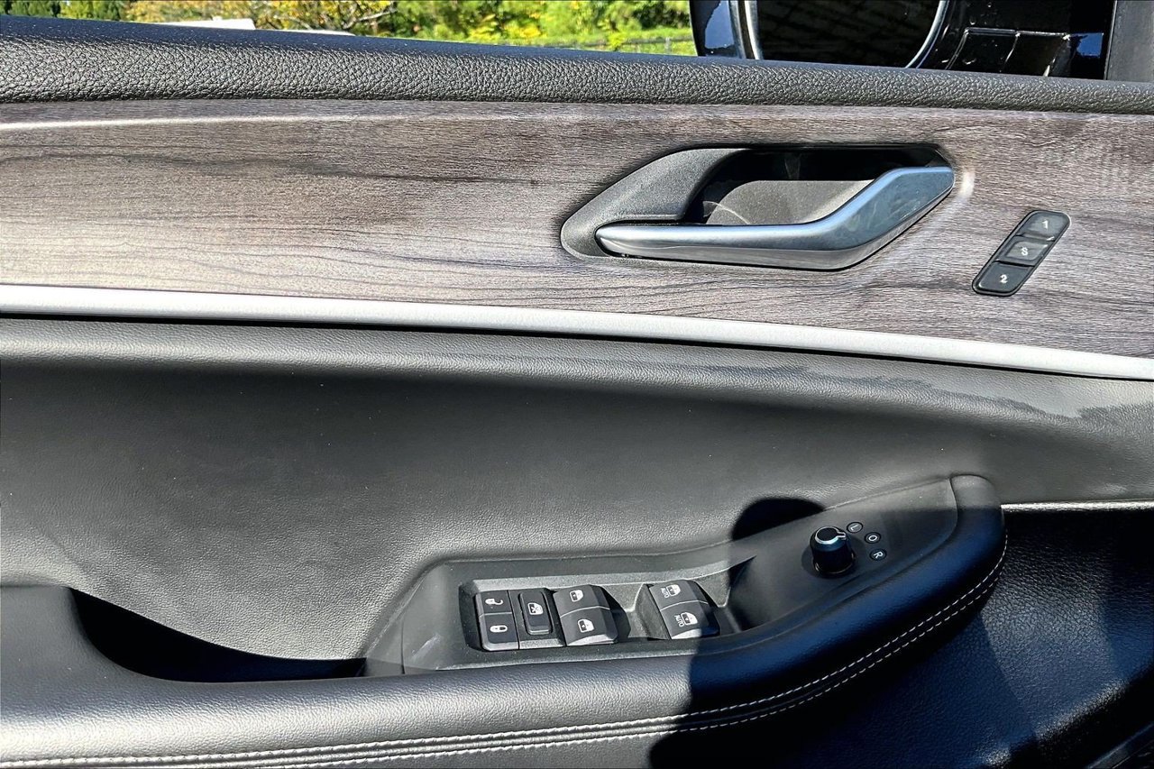 Used 2025 Jeep Grand Cherokee L Limited w/ Black Appearance Package AWD/4WD image 26