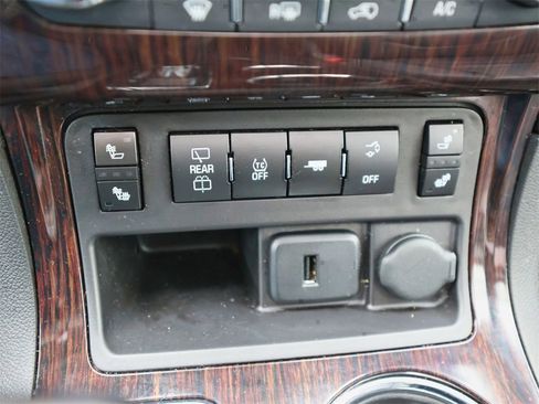 Used 2017 Chevrolet Traverse LT image 27