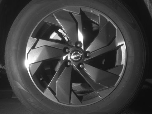 Used 2025 Nissan Rogue SV image 15