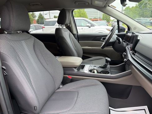 New 2025 Kia Carnival LX FWD image 11