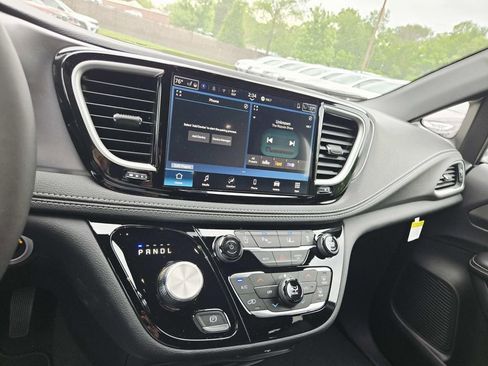 New 2026 Chrysler Pacifica Select w/ S Appearance Package FWD image 25