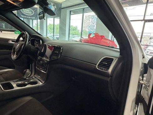 Used 2021 Jeep Grand Cherokee Laredo X AWD/4WD image 37