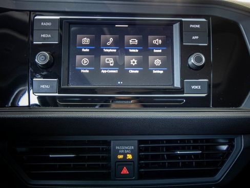 Used 2022 Volkswagen Jetta SE image 35