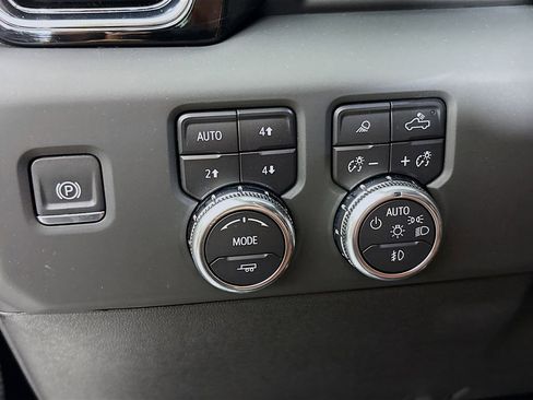 Used 2024 GMC Sierra 2500 Denali Ultimate AWD/4WD image 12
