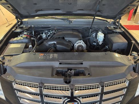 Used 2014 Cadillac Escalade Luxury image 33