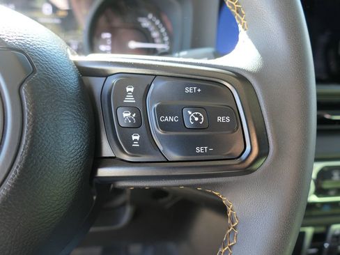 Used 2024 Jeep Wrangler Unlimited image 14