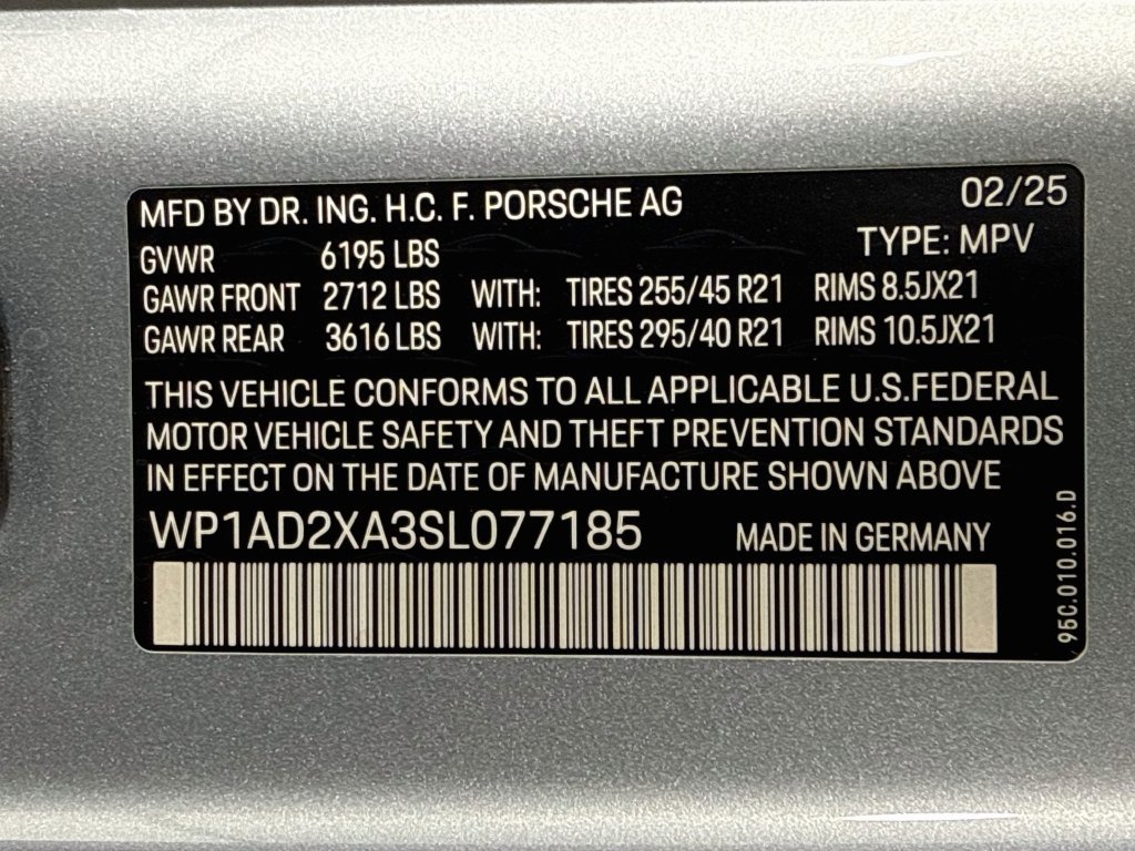 Certified 2025 Porsche Macan Electric RWD image 12