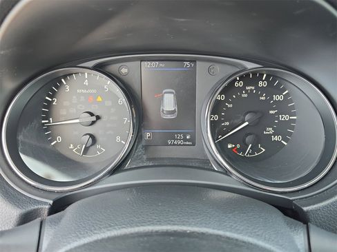 Used 2018 Nissan Rogue SV w/ Premium Package image 26