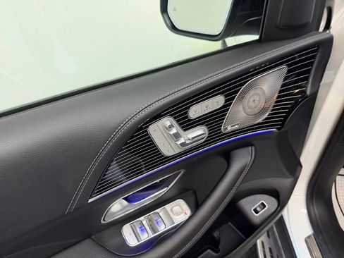 Used 2024 Mercedes-Benz GLS 580 4MATIC image 21