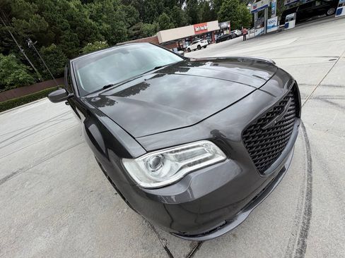 Used 2015 Chrysler 300 Limited RWD image 21