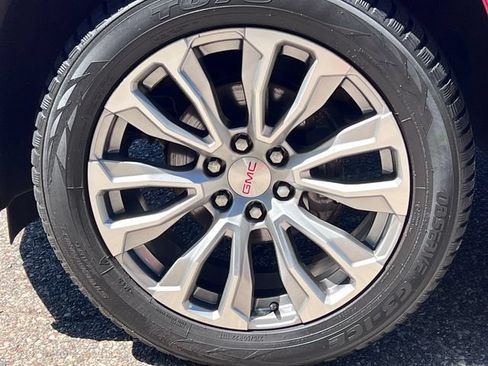 Used 2021 GMC Yukon Denali w/ Denali Premium Package AWD/4WD image 9