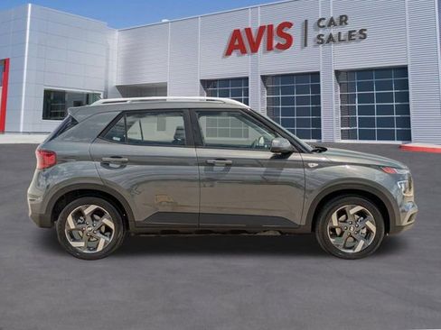 Used 2025 Hyundai Venue SEL FWD image 5
